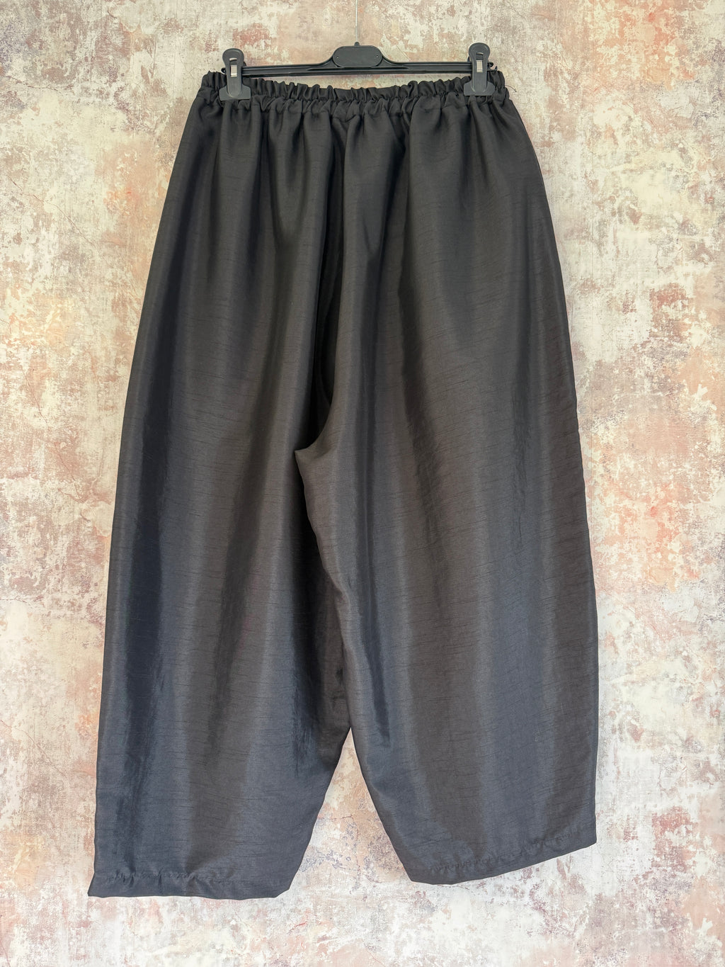 "Styling in Satin" barell leg trousers