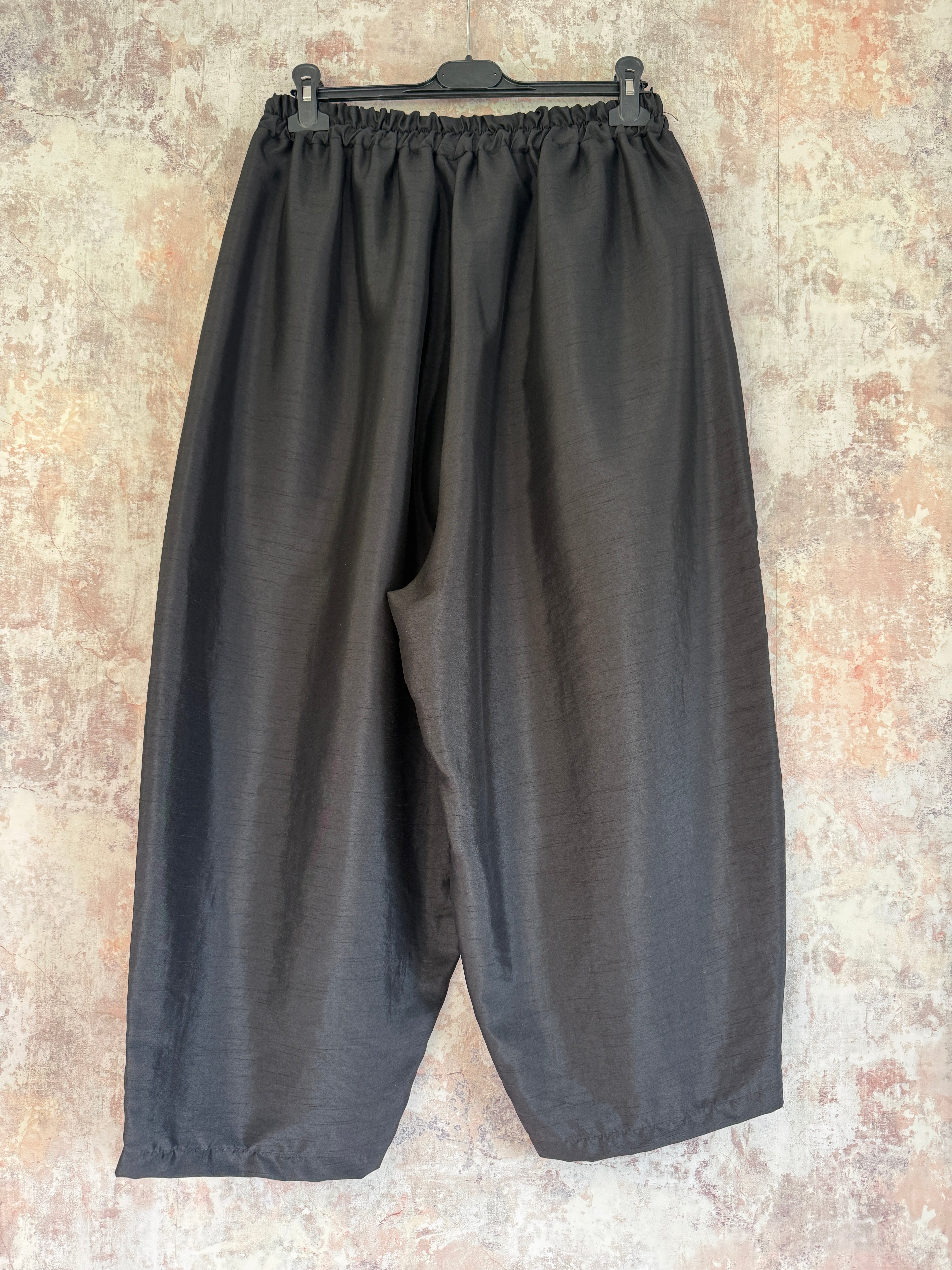 "Styling in Satin" barell leg trousers